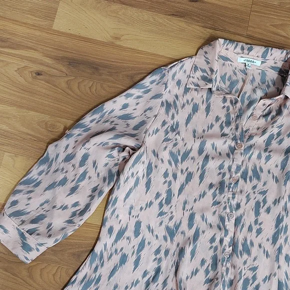 Pink and Gray Ladies Size Medium Dressy Blouse, Ladies Button Down Top - Picture 6 of 9